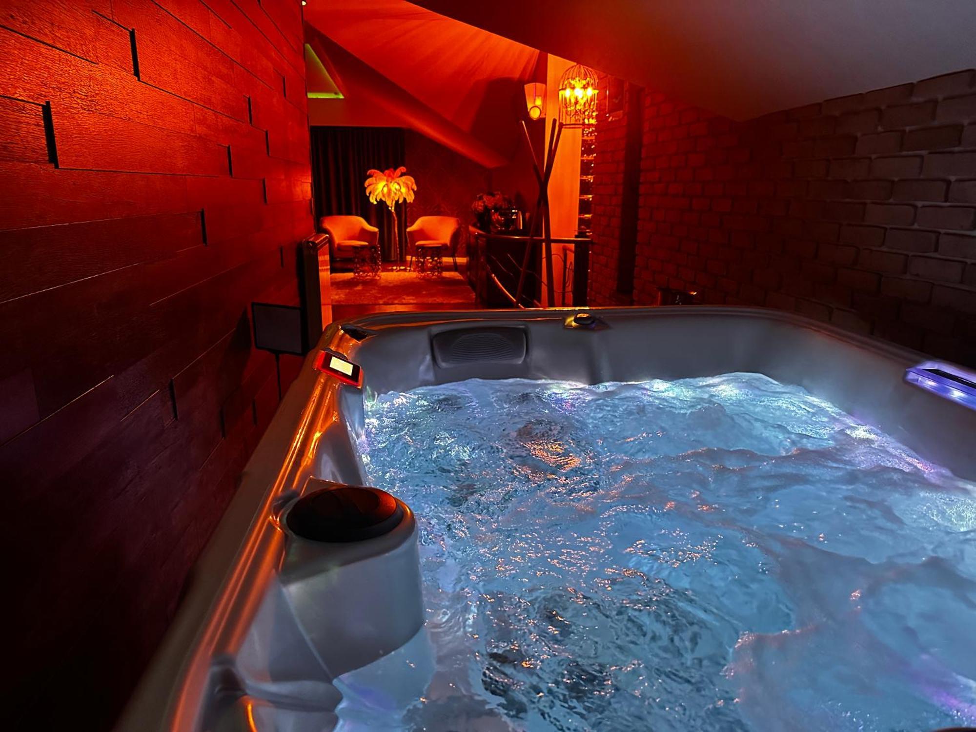 The Jacuzzi Boutique (adults Only) Apartment *